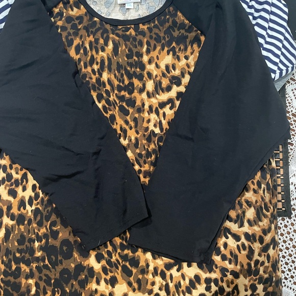 Randy leopard print top lularoe - Picture 3 of 3